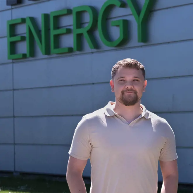 Image of a MAKEEN Energy male empolyee
