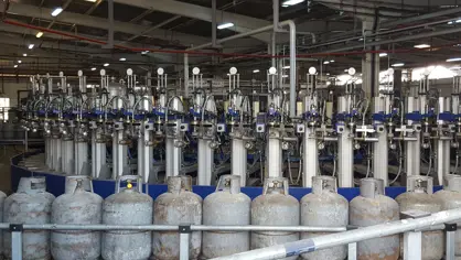 image of a lpg cylinder filling carroussel called flexpseed