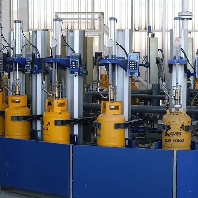 a LPG filling carrousel with yellow LPG cylinders