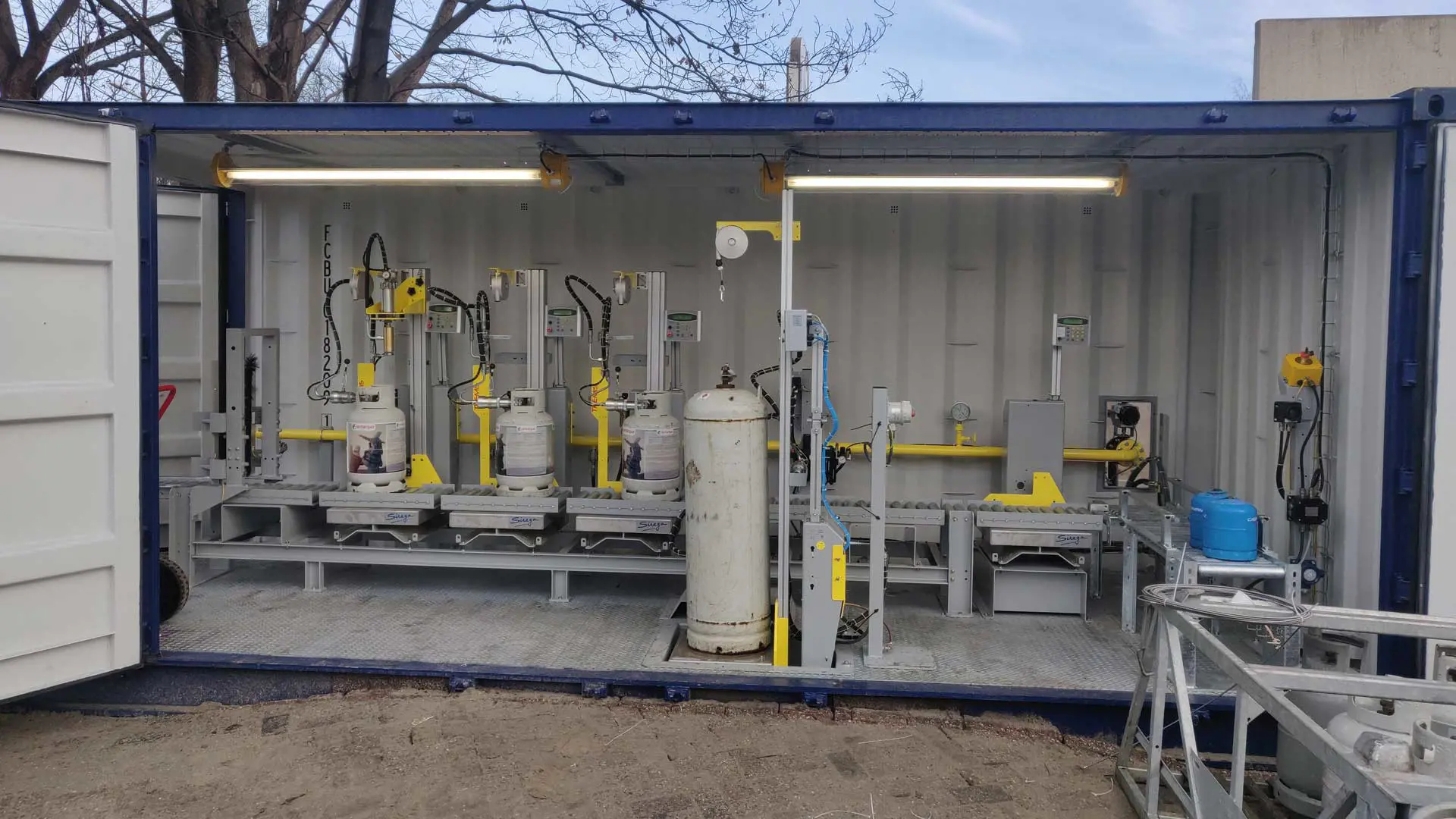 Filling machines in a cargo container
