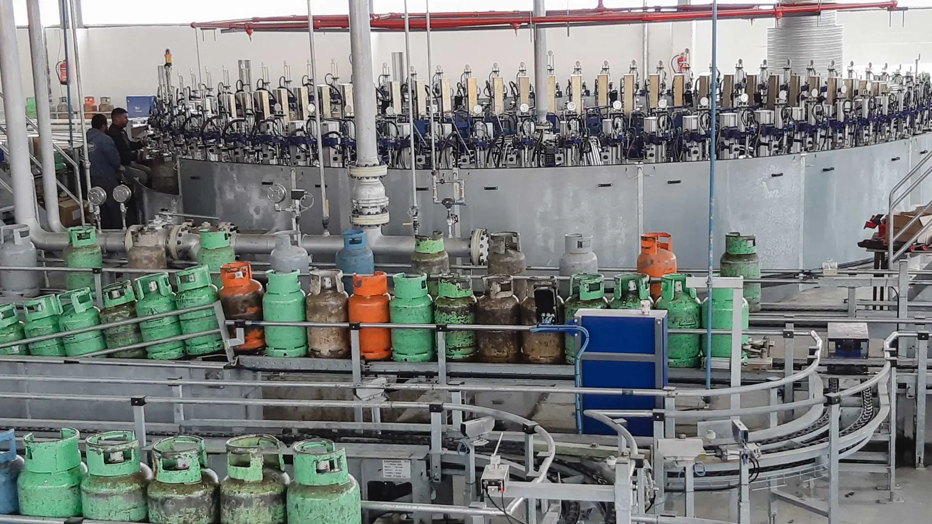 LPG cylinders on a conveyor in a Flexspeed system