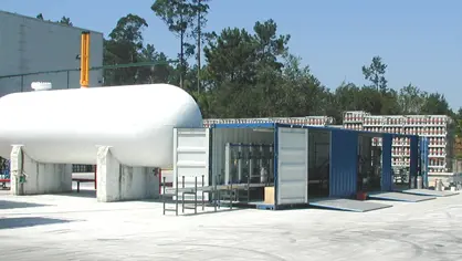 Filling container and LPG tank