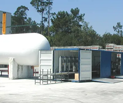 Filling container and LPG tank