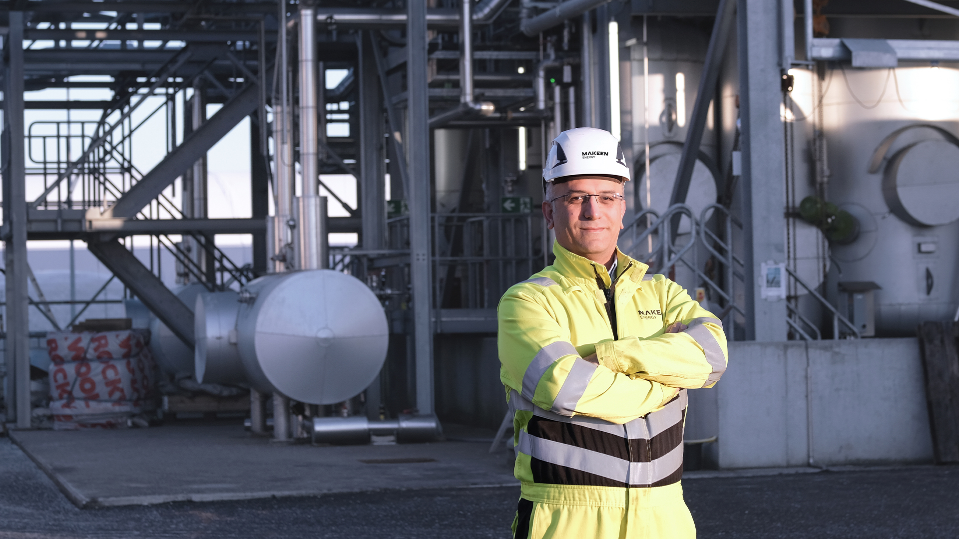Man standing in yellow safety clothing and helmet